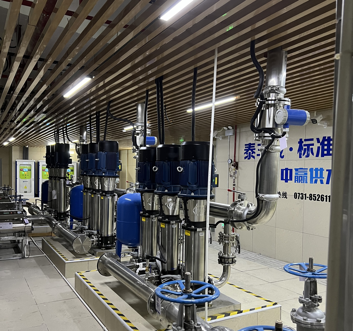 武漢二次供水設(shè)備廠家水泵房展示圖